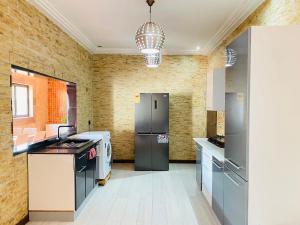 Η κουζίνα ή μικρή κουζίνα στο JLA Homes Ltd