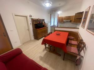 Kuchyň nebo kuchyňský kout v ubytování Villa Rita - AGENZIA COCAL