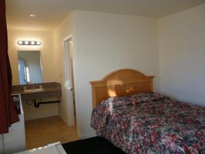 Ένα ή περισσότερα κρεβάτια σε δωμάτιο στο Eastsider Motel -Downtown LA