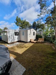 Vonkajšia záhrada v ubytovaní Camping du Bois Dormant