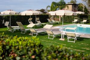 Bazén v ubytovaní Agriturismo Acquachiara alebo v jeho blízkosti