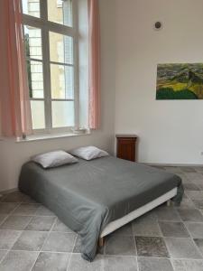Ένα ή περισσότερα κρεβάτια σε δωμάτιο στο Suite Bien être du Château de la Bouchatte