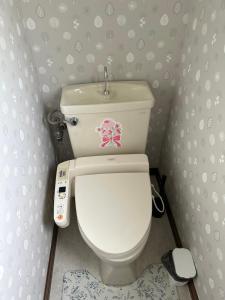 Koupelna v ubytování 南箱根 熱海 貸切別荘 リゾートハウス カームスペース ResortHouse CalmSpace + 37 fotografií