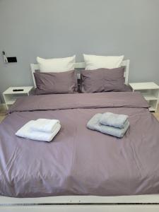 two towels sitting on top of a bed at ЖК Apple City 1 СПАЛЬНЯ in Prigorodnyy