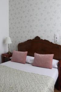 Łóżko lub łóżka w pokoju w obiekcie Pension La Corredera