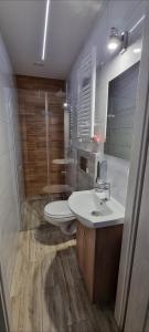 a bathroom with two sinks and a shower at KOKON Noclegi Żuromin in Żuromin