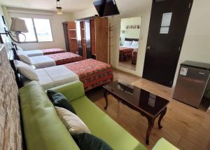 Postel nebo postele na pokoji v ubytování Hotel Tinkus Inn