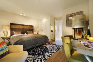 En eller flere senge i et værelse på Hotel Duene