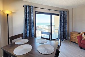 Posezení v ubytování Sunglow Resort Condo Unit 701
