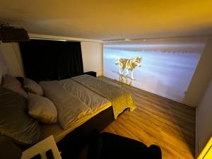 a bedroom with a tv with a wolf on the wall at Vanni´s Bed & breakfast in Malmö