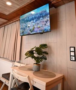 TV a/nebo společenská místnost v ubytování Ververitsa's House
