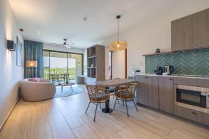 Kuchnia lub aneks kuchenny w obiekcie Dolphin Suites & Wellness Curacao