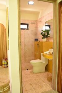 Un baño de Hotel Amavi