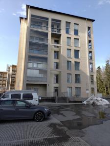 ein vor einem Gebäude geparkt in der Unterkunft Modern compact apartment 25 minutes from Helsinki in Espoo
