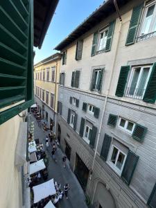 an overhead view of a street with a building at La Finestra su San Lorenzo in Florence