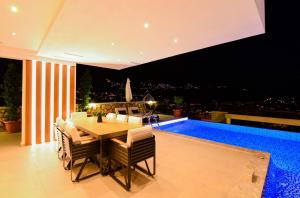 Fotografie z fotogalerie ubytování 4 BDR Ultra Luxury With Cinema Room Villa Victoria v destinaci Kaş