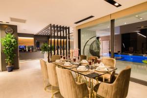 Fotografie z fotogalerie ubytování 4 BDR Ultra Luxury With Cinema Room Villa Victoria v destinaci Kaş