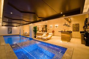 Fotografie z fotogalerie ubytování 4 BDR Ultra Luxury With Cinema Room Villa Victoria v destinaci Kaş