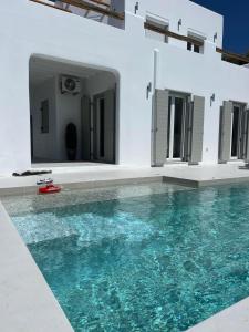 Gallery image of White Villa Milos in Adamas
