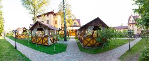 Vonkajšia záhrada v ubytovaní Hotel Krakow