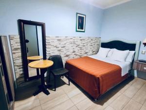 Postel nebo postele na pokoji v ubytování Hotel Tinkus Inn