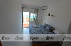 Posteľ alebo postele v izbe v ubytovaní Lomas de Mena 20 - Ático con vistas al mar - Barbacoa y Piscina- PARKING GRATIS -EXCELENTE CONEXIÓN WIFI + 27 fotografií