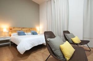 Triana 103 Rooms & Suites客房内的一张或多张床位
