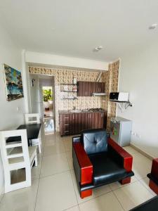 ein Wohnzimmer mit einem Sofa und einem Stuhl in der Unterkunft NBE Apartment in Kigali