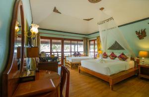 Postel nebo postele na pokoji v ubytování Chaweng Buri Resort