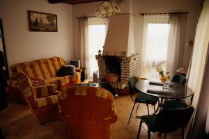 a living room with a couch and a table at Gospodarstwo Agroturystyczne Kłączno in Kłaczno