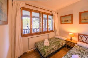 En eller flere senge i et værelse på Villa del Almirante + 32 billeder