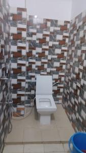 Ванная комната в HOTEL RAMAYAN INN FREE PICKUP FROM AYODHYA DHAM RAILWAY STATION