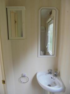 Ένα μπάνιο στο Sealands Amethyst 6 Berth Free Wifi Access to the beach +17 φωτογραφίες