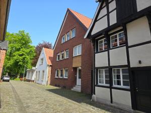 a cobblestone street next to a brick building at Warendorf 12 in Warendorf