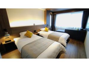 a hotel room with two beds and a window at Rishiri Fuji Kanko Hotel - Vacation STAY 63401v in Oshidomari