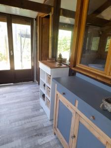 a kitchen with a blue counter and a mirror at Chalet Dominique 