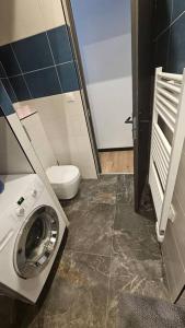 Ein Badezimmer in der Unterkunft Maisonnette Proche plage