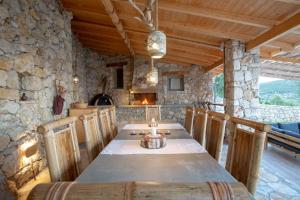 Φωτογραφία από το άλμπουμ του Modern country villa with stone-built BBQ area στο Φτερνό