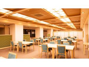 a classroom with tables and chairs in a room at KAISYU - Vacation STAY 42706v in Kyotango