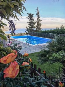 The swimming pool at or close to Villa Fiorita