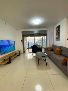 Gallery image of Panoramic Sunset Hideaway in Ashdod