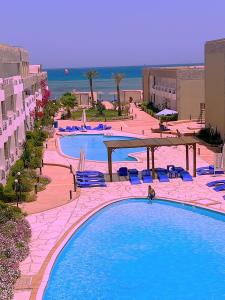 Tầm nhìn ra hồ bơi gần/tại Cecelia Boutique Hotel Hurghada