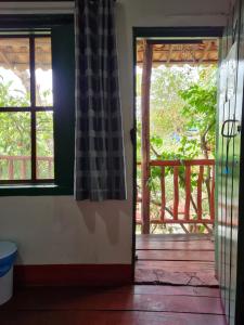 HI Hostel Chapada的阳台或露台