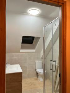 Koupelna v ubytování Aux Portes de la Hougue + 19 fotografií