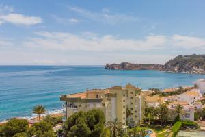 a view of the ocean from a resort at Chalet independiente a 50 metros de Cala Blanca in Jávea