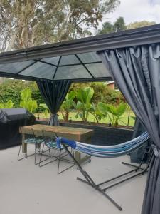 גינה חיצונית ב-Modern studio with private patio