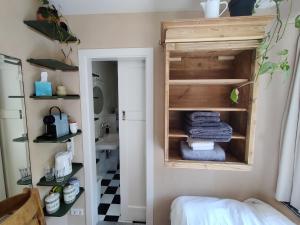 Postel nebo postele na pokoji v ubytování B&B House of Straw Amsterdam