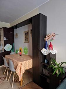 a dining room with a table and a room with a table and chairs at Apartament centrum Gdynia Dąbrowa in Gdynia