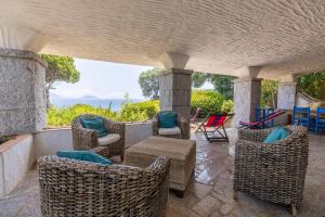 Imagen de la galería de SPLENDIDA VILLA SOS ARANZOS SPIAGGIA PRIVATA, en Pittulongu 