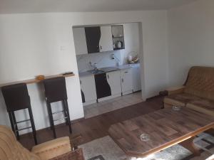 Η κουζίνα ή μικρή κουζίνα στο Hasan's apartment - holiday house - vikendica - kuća za odmor - apartman